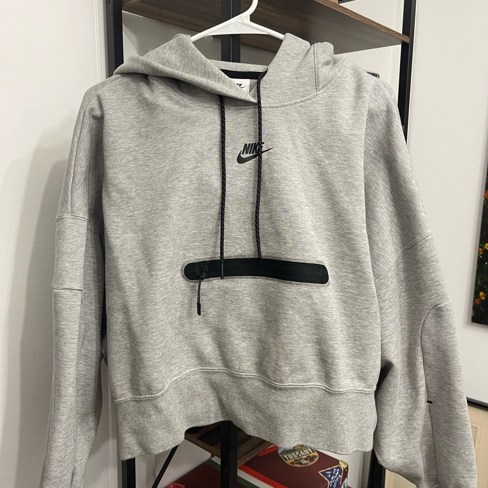 BRAND NEW - Nike Women’s cropped Hoodie with front zipper - Size L